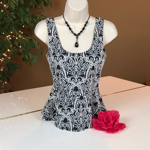 🎉HOST PICK!!🎉BEBE BLACK & WHITE TOP SIZE S/P🖤 - Picture 2 of 8